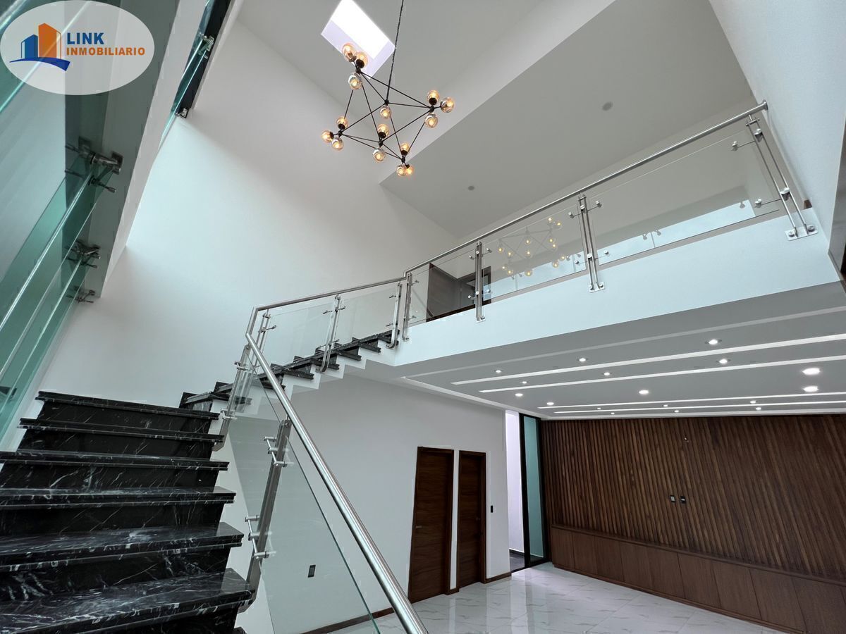 increible-casa-en-la-cima-en-venta16-11569