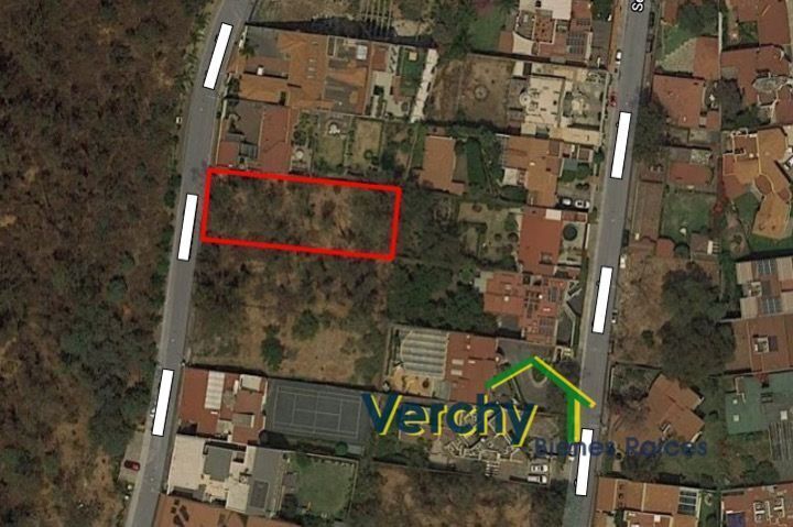 Jardines del Pedregal, Amplio Terreno en Venta en Calle Cerrada con Vig