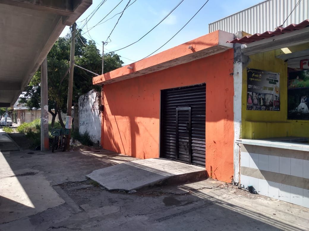 LOCAL COMERCIAL A LA VENTA CON EXCELENTE UBICACIÓN  SOBRE LA AV CUAUHTÉMOC, VER.