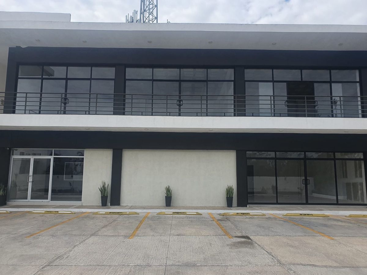 local-comercial-en-planta-baja-con-amplio-estacionamiento2-19087