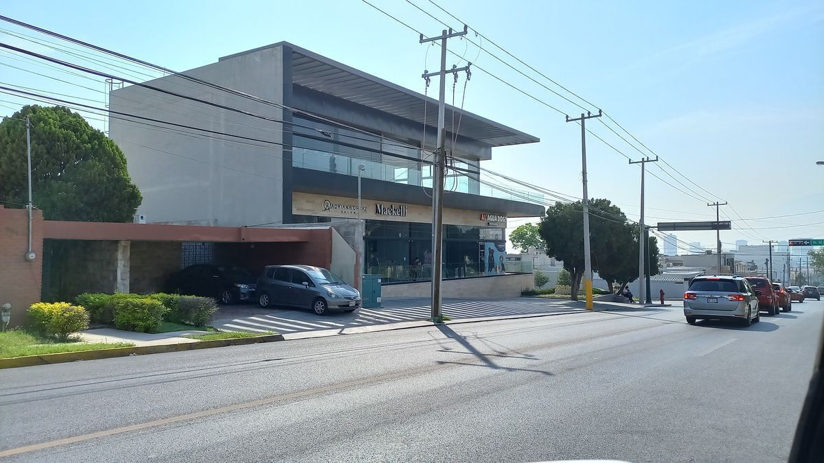 local-comercial-en-plaza-lr902-en-cumbres2-15446