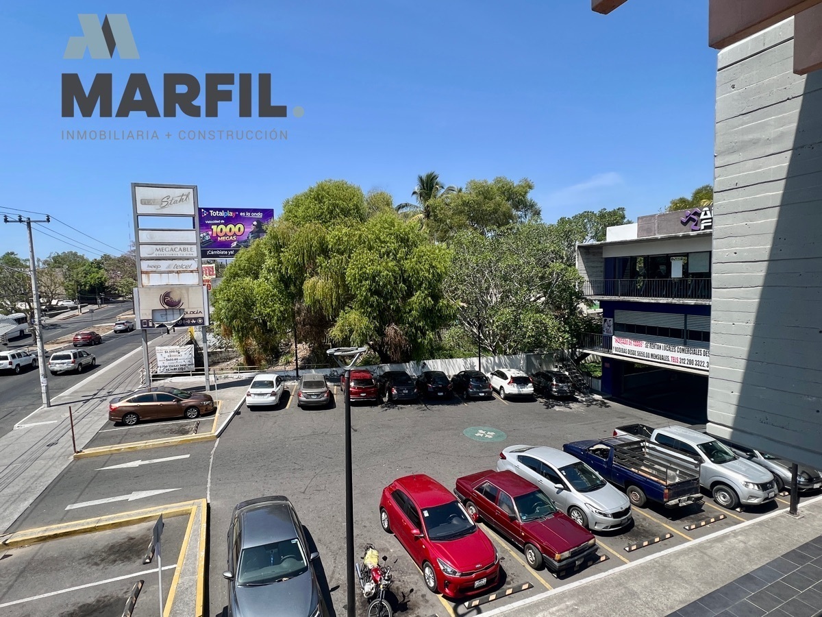 Local Comercial sobre Avenida de los Maestros en Lomas Vista Hermosa Colima