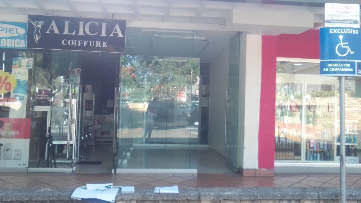 local-en-plaza-de-sol-afuera-del-bancomer2-14062