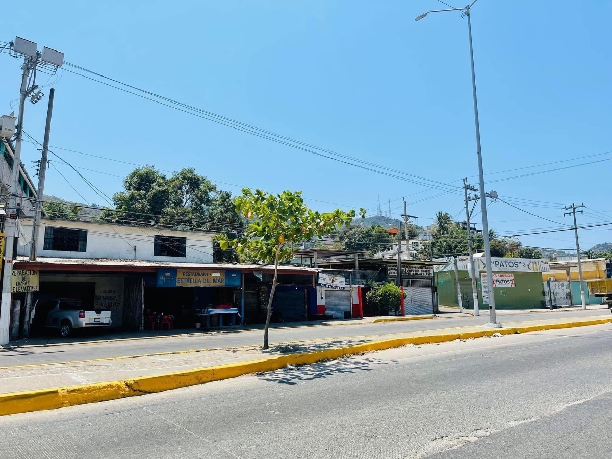 Locales comerciales con terreno en venta!!