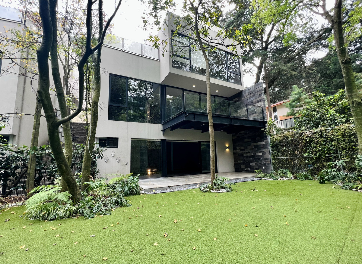 Moderna Casa en Condominio con Jardín en Renta Vista Hermosa