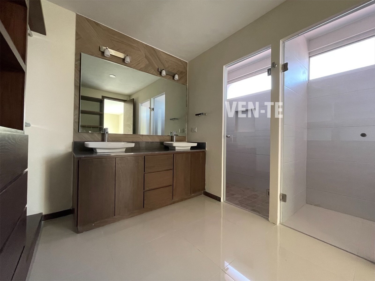 nueva-casa-de-tres-niveles-en-venta-en-coto-consolidado-en-solares-zapopan11-34399