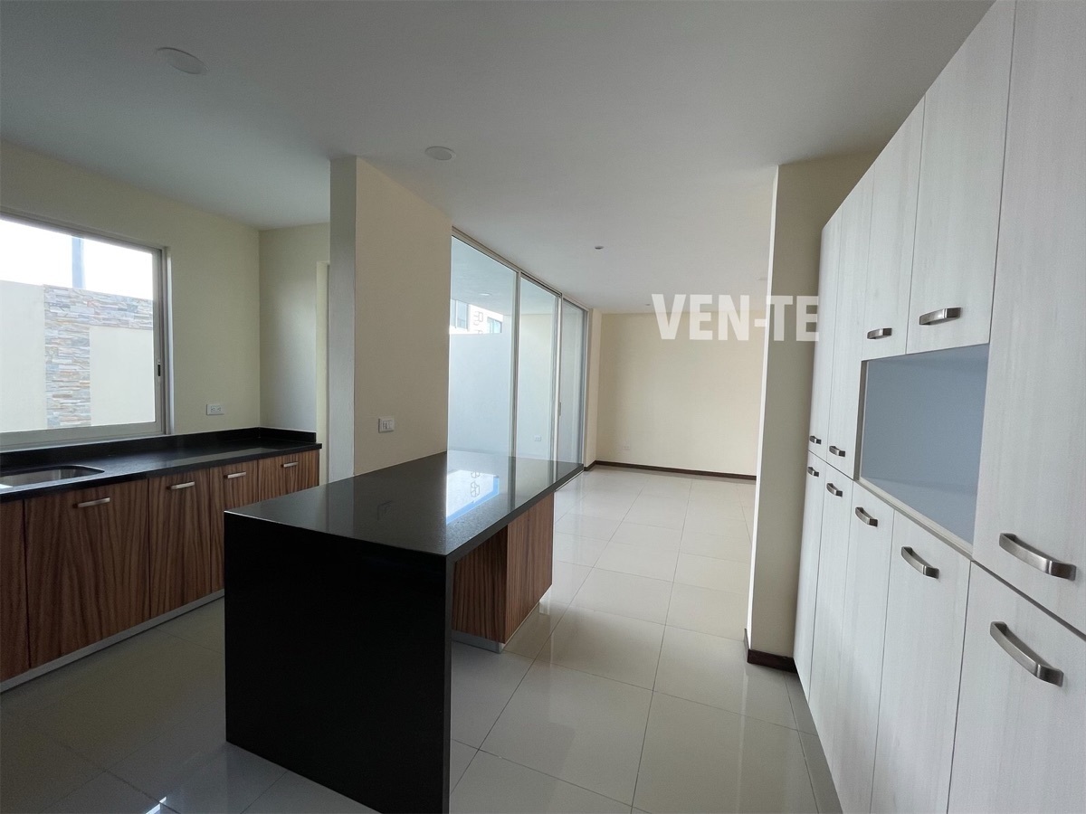 nueva-casa-de-tres-niveles-en-venta-en-coto-consolidado-en-solares-zapopan5-34399