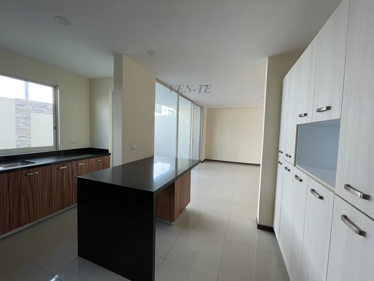 nueva-casa-en-venta-de-tres-recmaras-y-estudio-en-coto-consolidado-en-solares6-32670