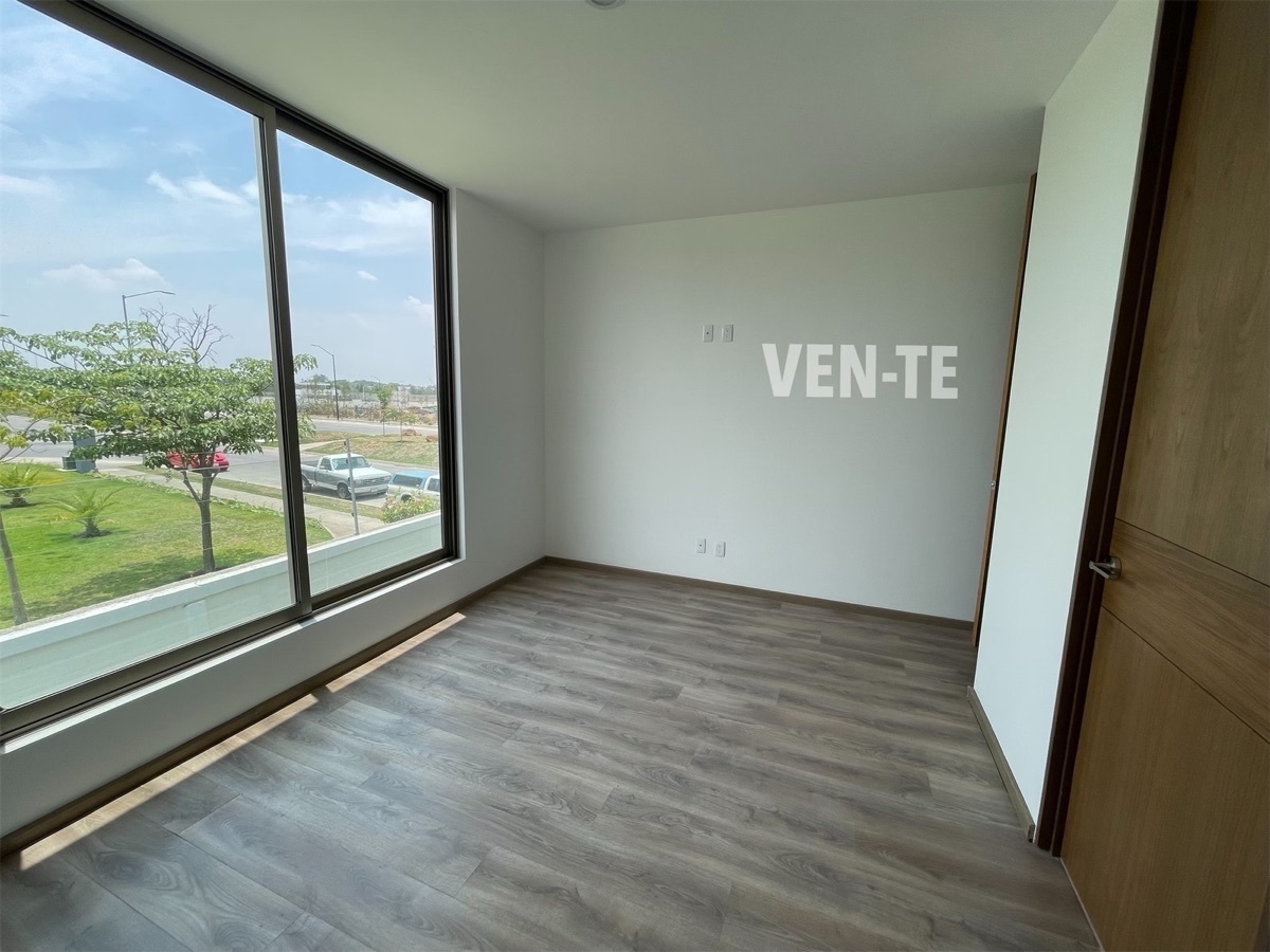 nueva-casa-en-venta-en-coto-pegado-al--parque-con-lago-en-solares11-32671