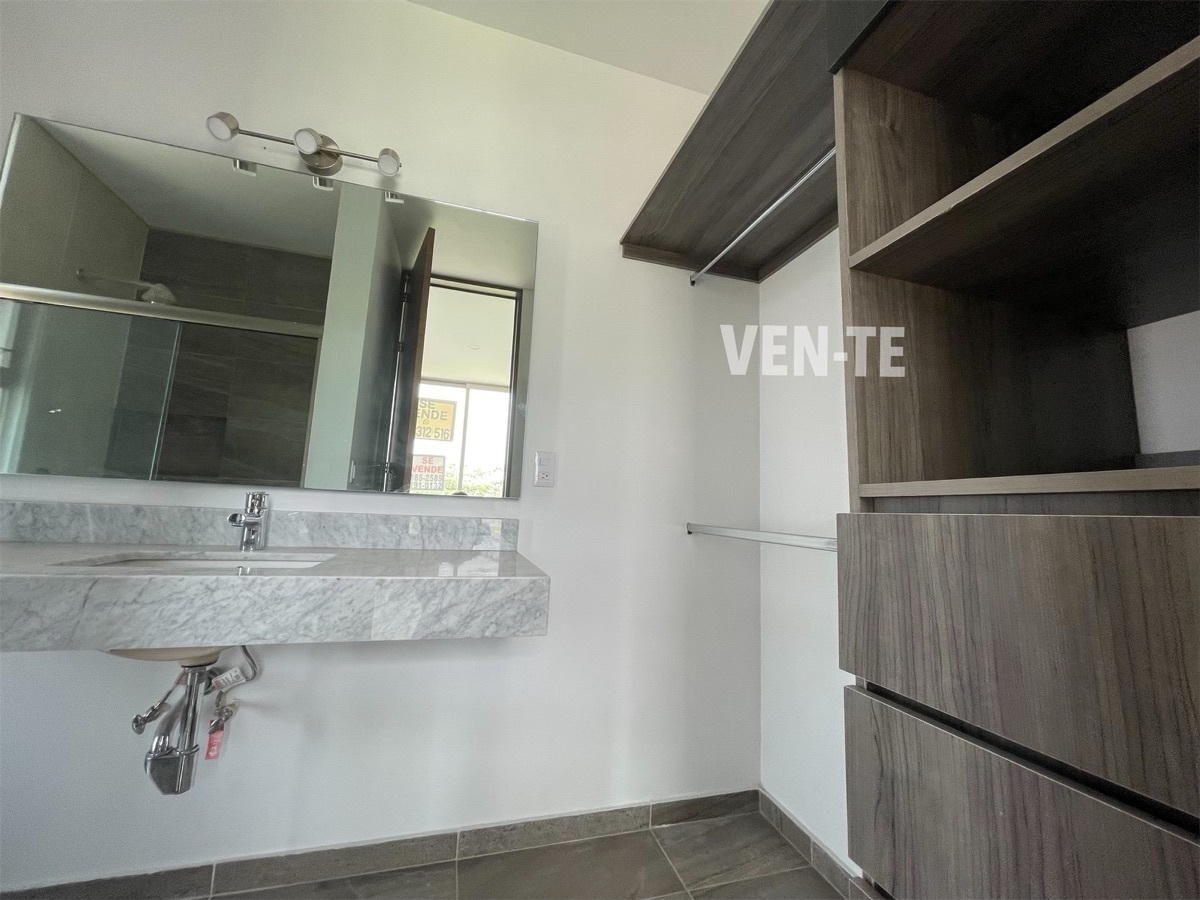 nueva-casa-en-venta-en-coto-pegado-al--parque-con-lago-en-solares13-32671