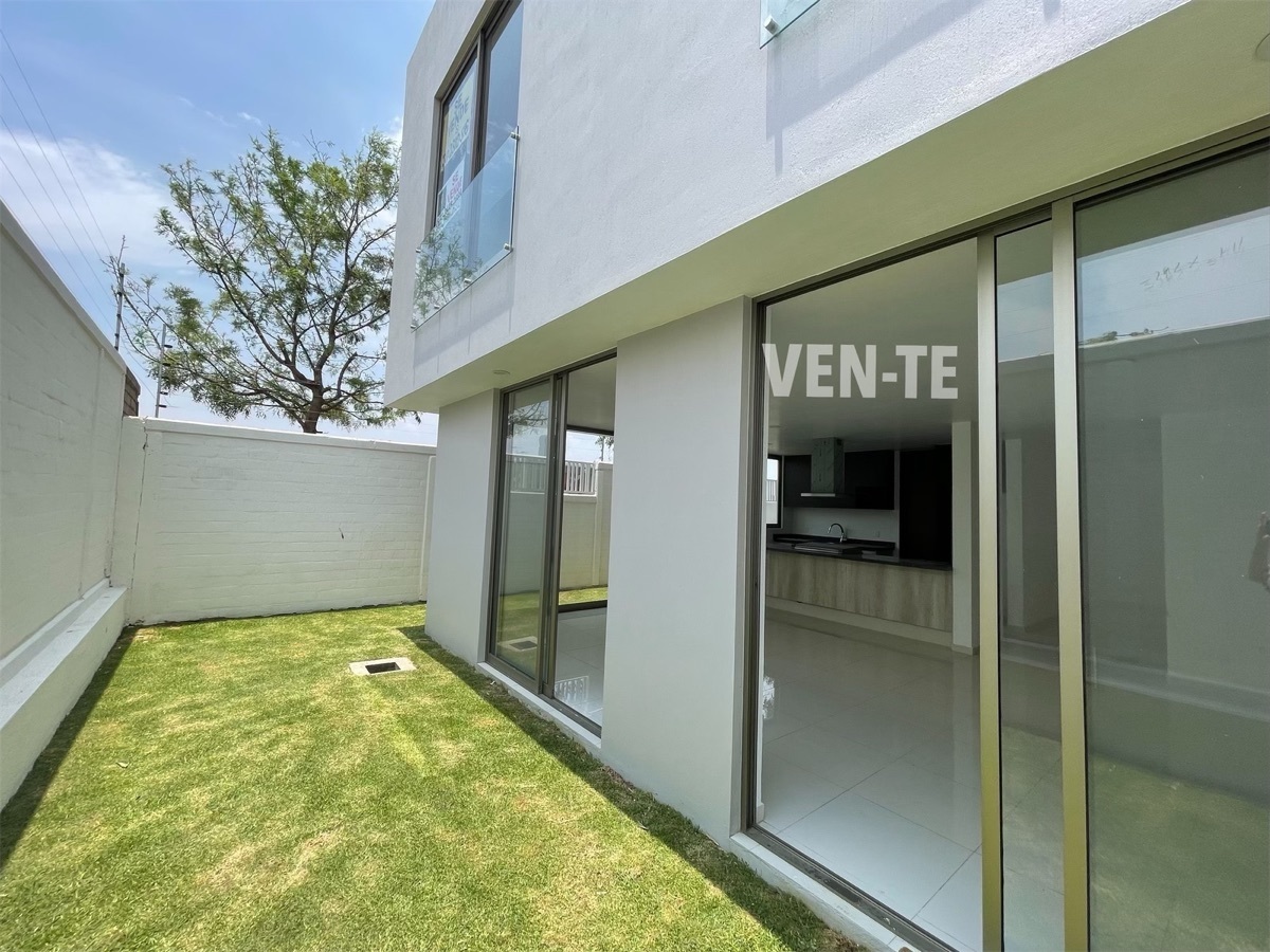 nueva-casa-en-venta-en-coto-pegado-al--parque-con-lago-en-solares6-32671