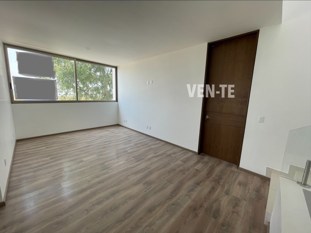 nueva-casa-en-venta-en-coto-pegado-al--parque-con-lago-en-solares9-32671