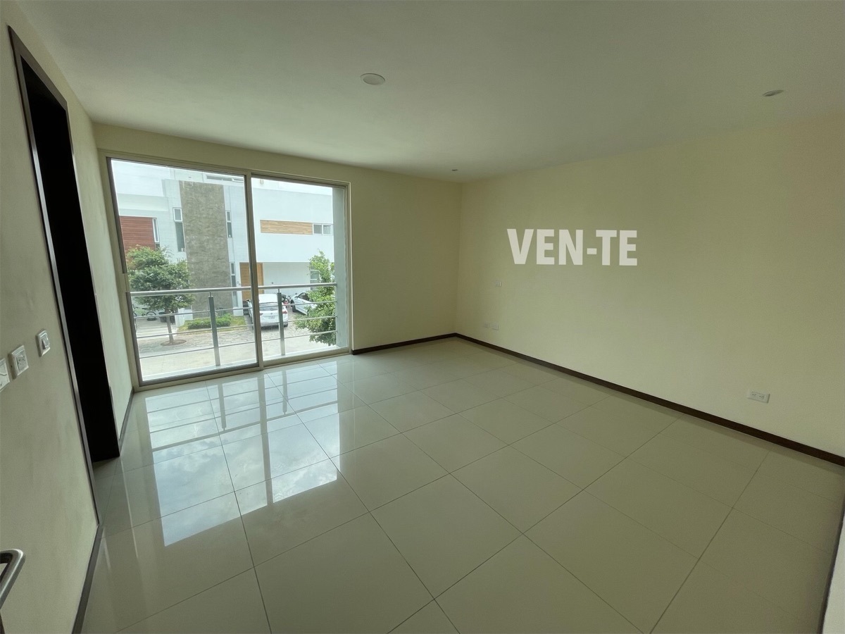 nueva-casa-en-venta-en-solares-en-coto-consolidado-con-alberca11-32668