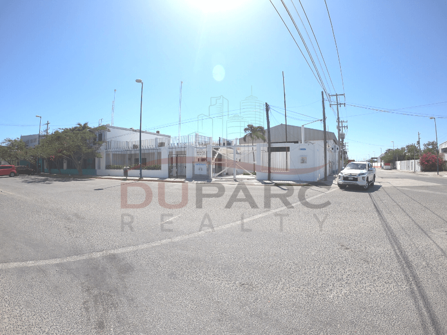 Oficinas con Patio de Trabajo en Renta dentro del PUERTO INDUSTRIAL, CME