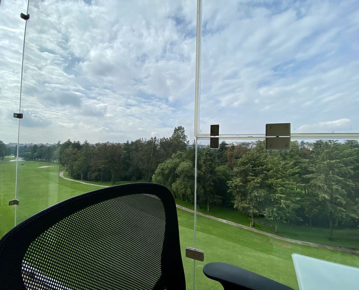 oficinas-modernas-y-con-una-vista-increible-club-de-golf-bellavista11-22664