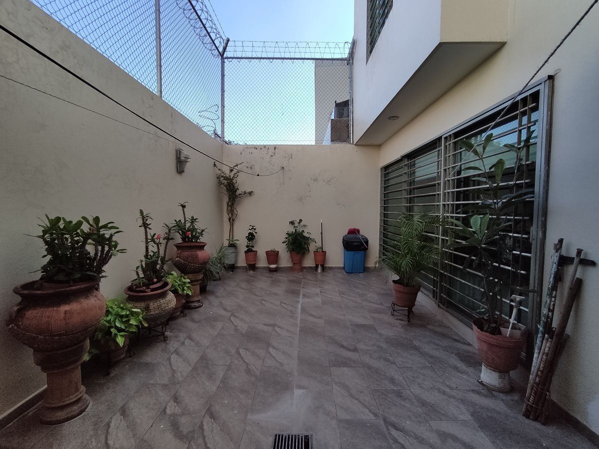 oportunidad-casa-en-venta-colonia-camino-real-zapopan24-24136