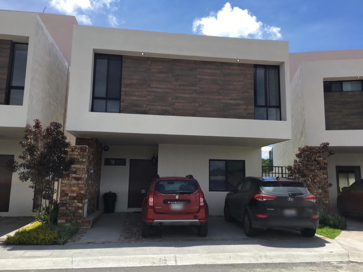 oportunidad-casa-en-venta-en-juriquilla-con-roof-garden-y-alberca3-28023