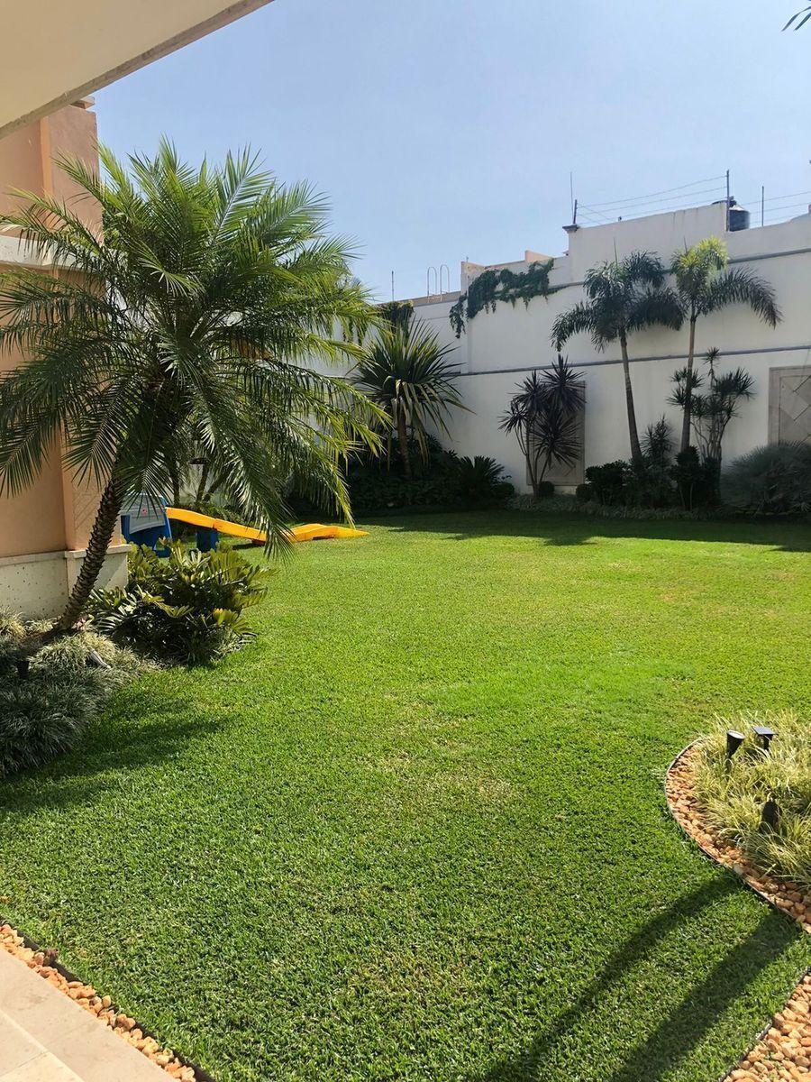 OPORTUNIDAD ZONA RESIDENCIAL SAN JERÓNIMO AHUATEPEC, CUERNAVACA 975M2, 5 REC.