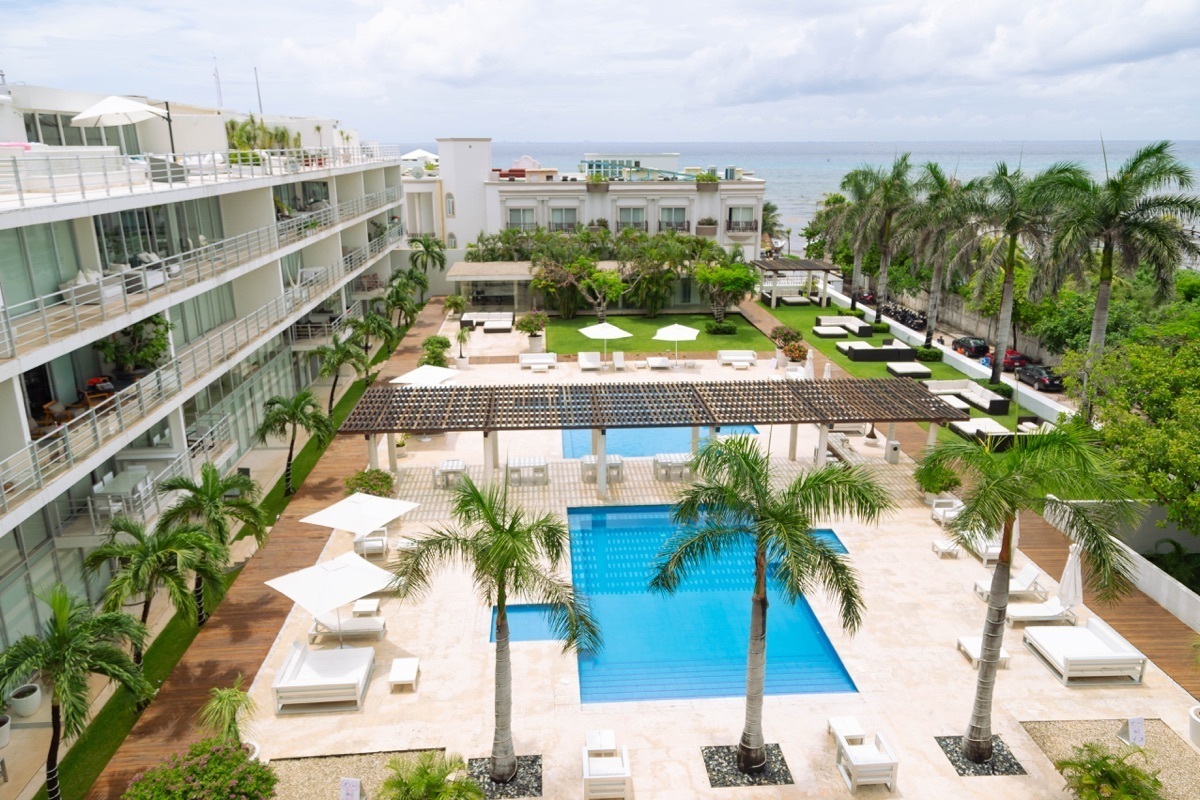 Penthouse amueblado y equipado con vista al mar en venta en Playa del Carmen.