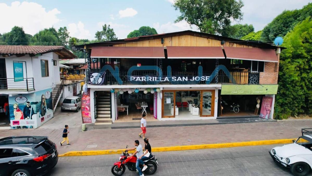 PROPIEDAD EN ZONA COMERCIAL AVANDARO