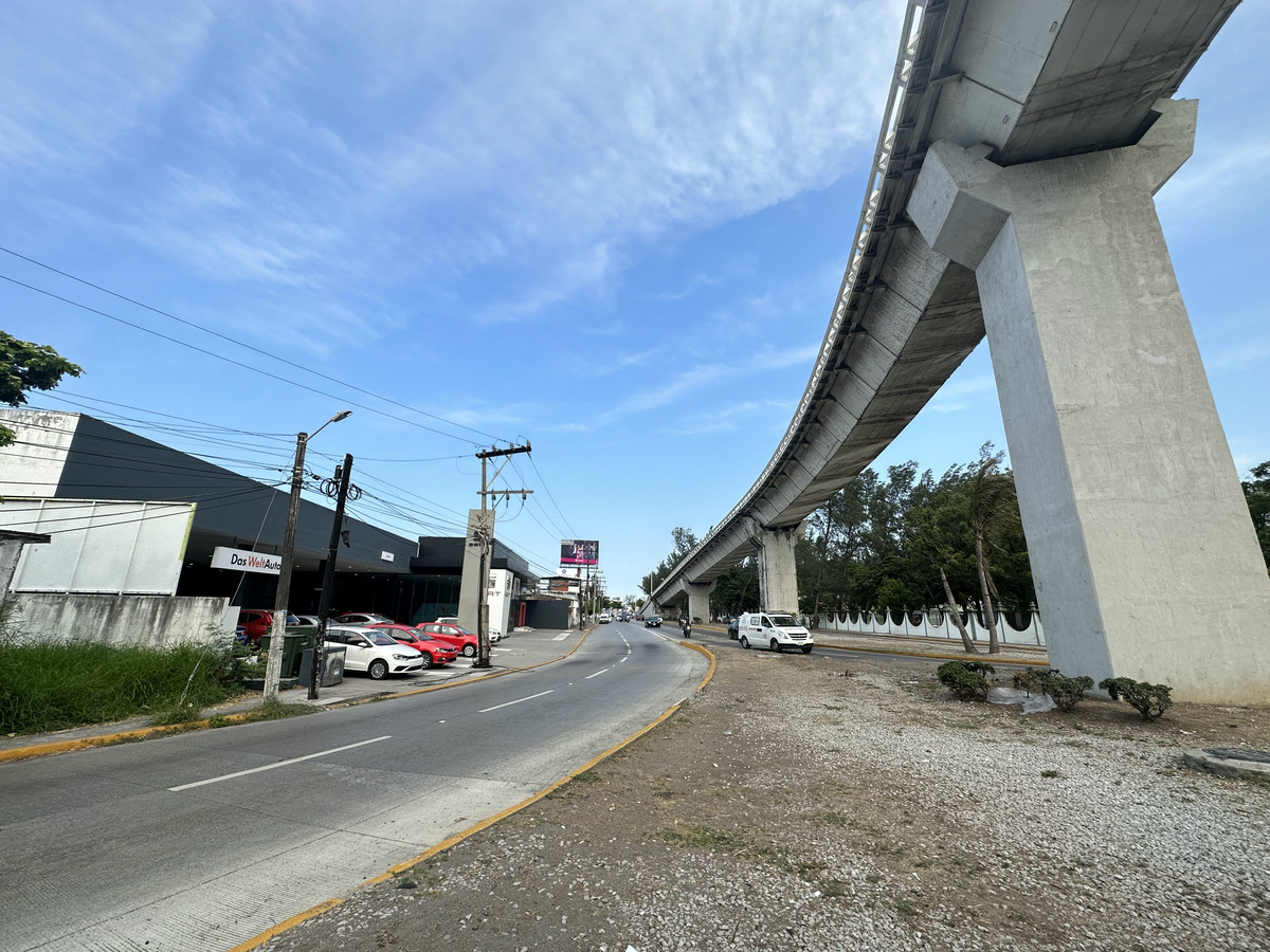 RENTA | TERRENO COMERCIAL SOBRE EJERCITO MEXICANO JUNTO AGENCIA AUTOS