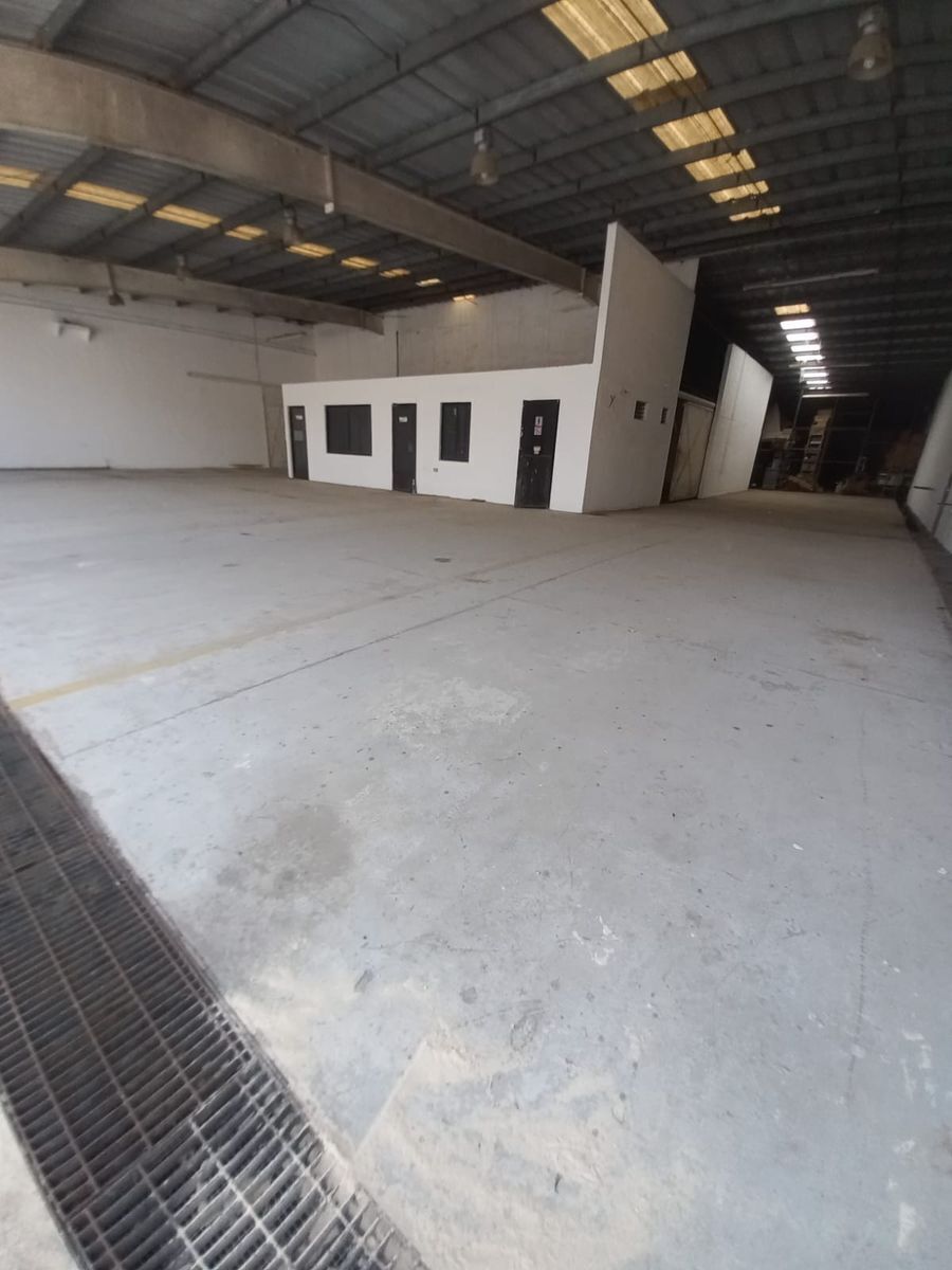 Renta Bodega Industrial con oficinas