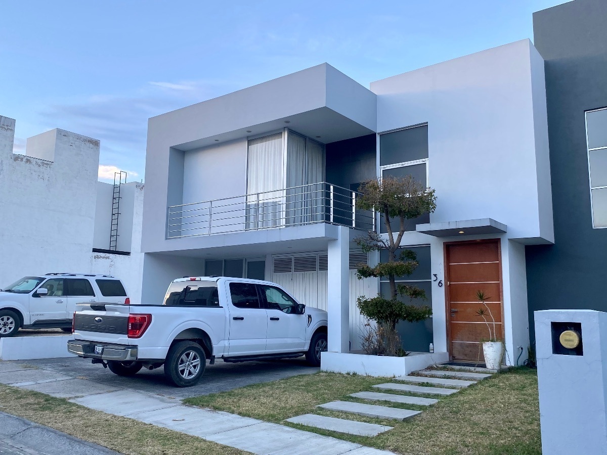 Renta Casa Arbolada Bosques de Santa Anita