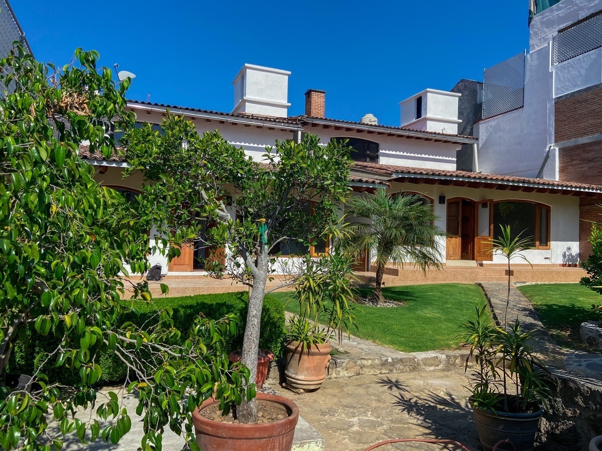 RENTA CASA EN VALLE DE BRAVO - DOS CASAS GEMELAS