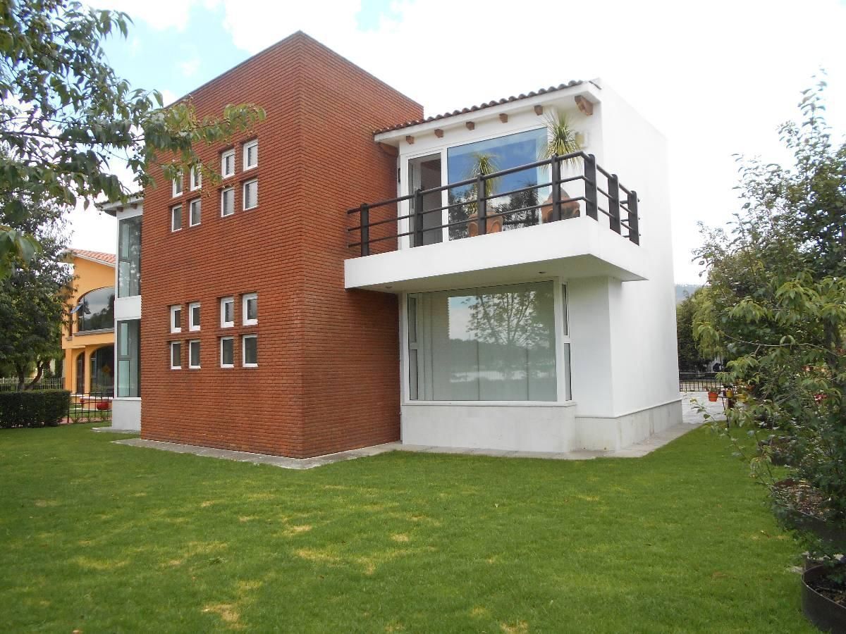 RENTA DE HERMOSA CASA EN ZAMARRERO ZINACANTEPEC