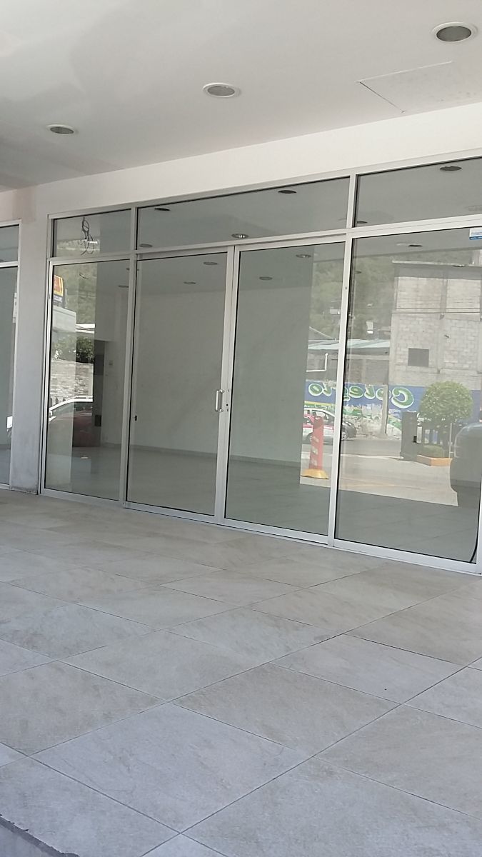 RENTA DE LOCAL EN PLAZA COMERCIAL ACTOCPAN al sur de la ciudad