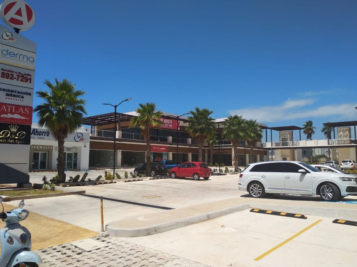 RENTA DE LOCALES PLAZA OASIS EN AV BONAMPAK CANCUN