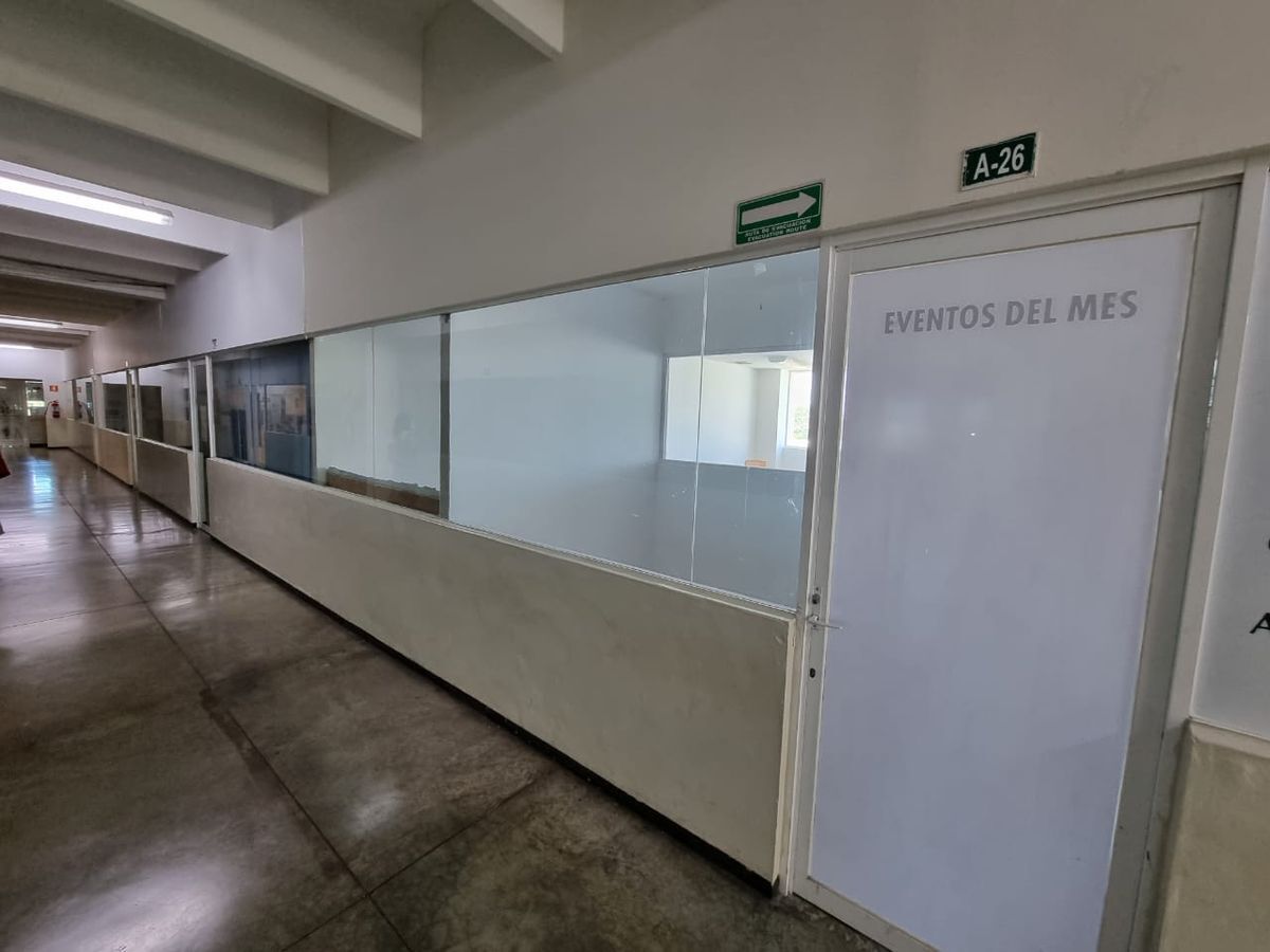 RENTA DE OFICINA 45mts EN PLAZA COMERCIAL CENTRICA EN CANCÚN