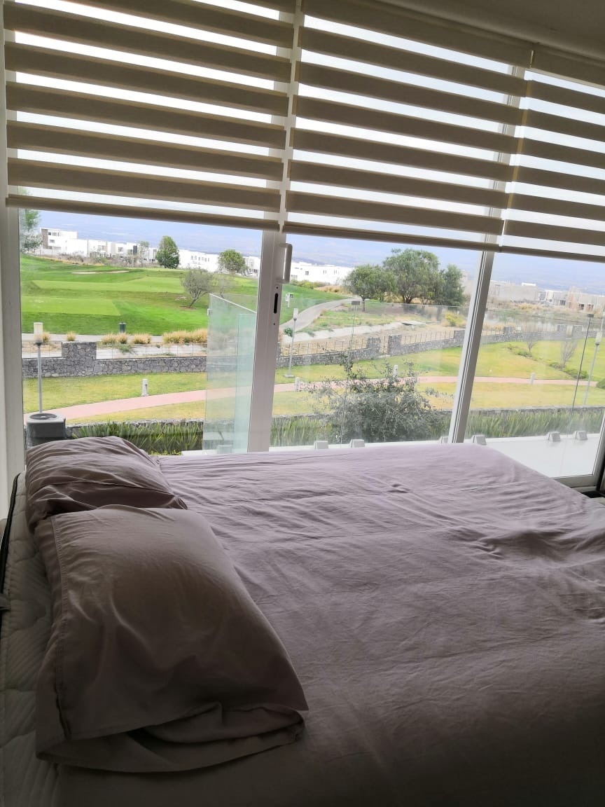 Renta Departamento Zibata Amueblado con vista al golf