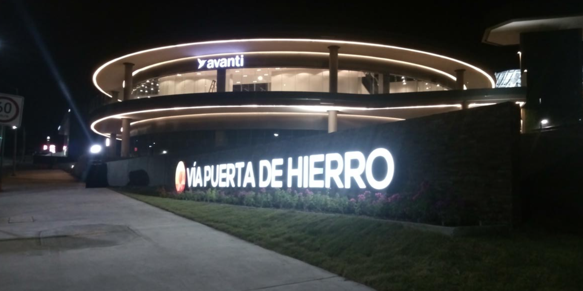 renta-local-comercial--plaza-via-puerta-de-hierro-125-m2--monterrey--nl2-28766