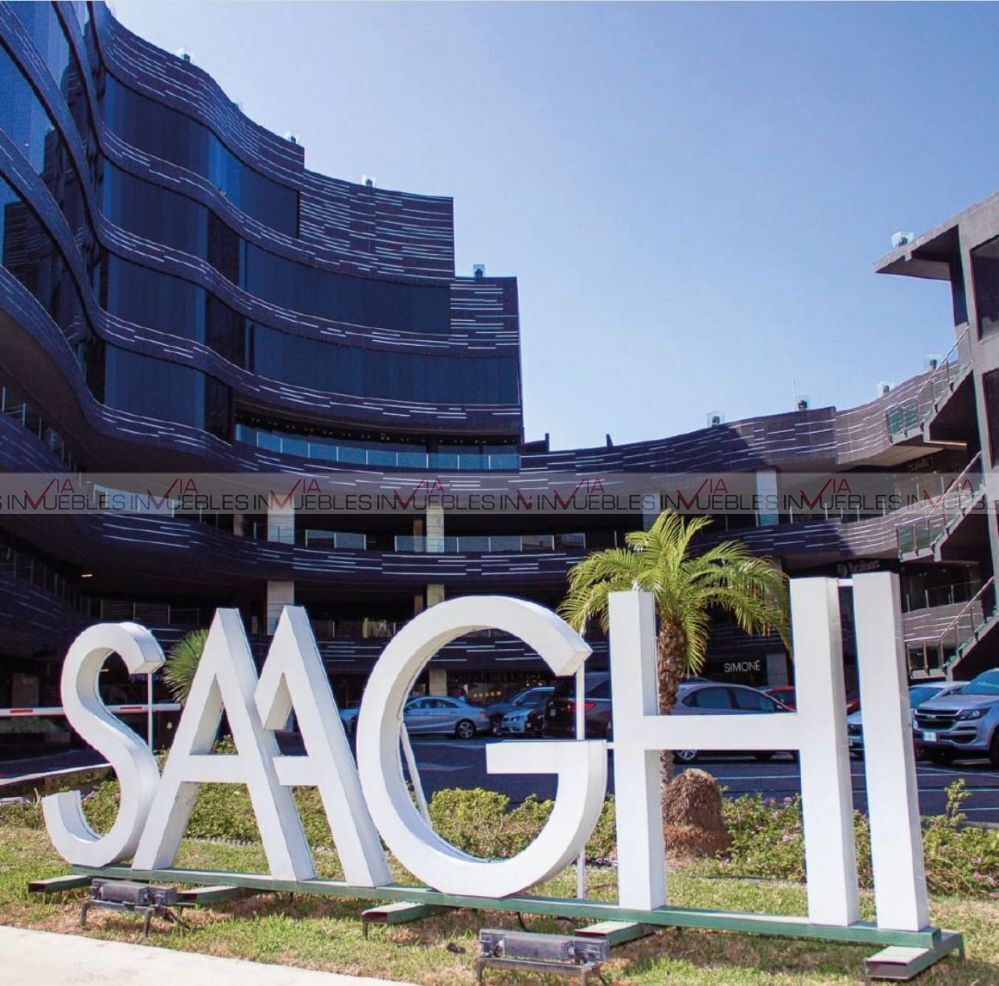 Renta Local Comercial Plaza Saaghi  En San Pedro Garza García