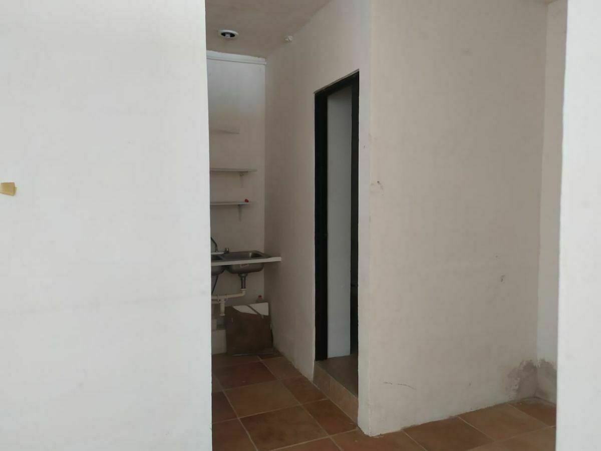 renta-local-planta-baja-70mts-por-av-huayacan8-12131