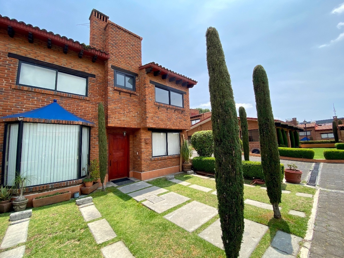 Rento casa segura, en privada de Cuajimalpa. Bonitas áreas verdes y alberca