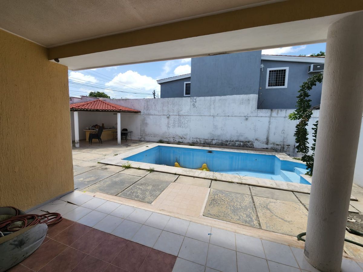 residencia-con-alberca-en--colonia-monteaban--mrida-yuc10-26373