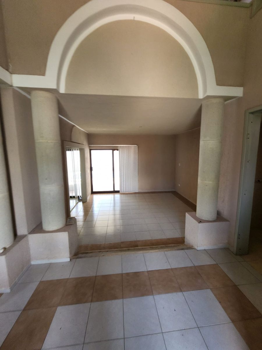 residencia-con-alberca-en--colonia-monteaban--mrida-yuc17-26373