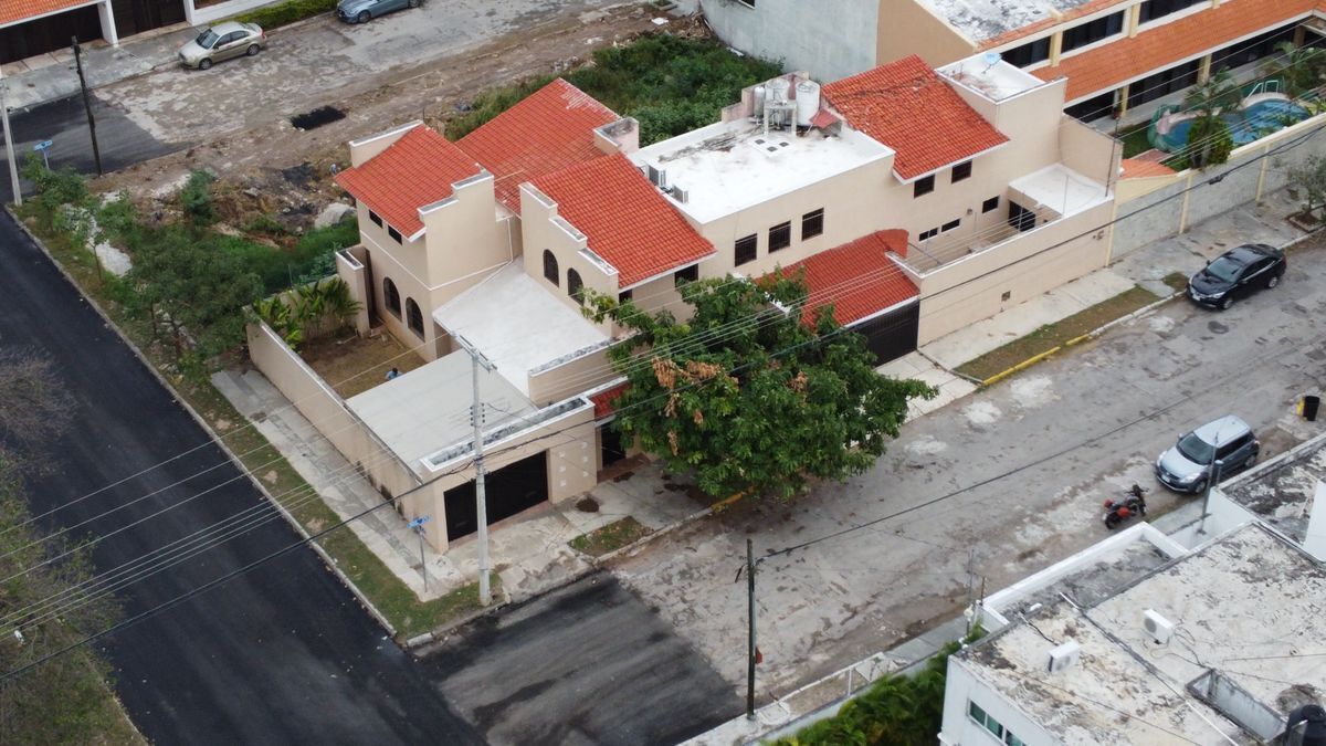 Residencia en la colonia Gonzalo Guerrero en esquina