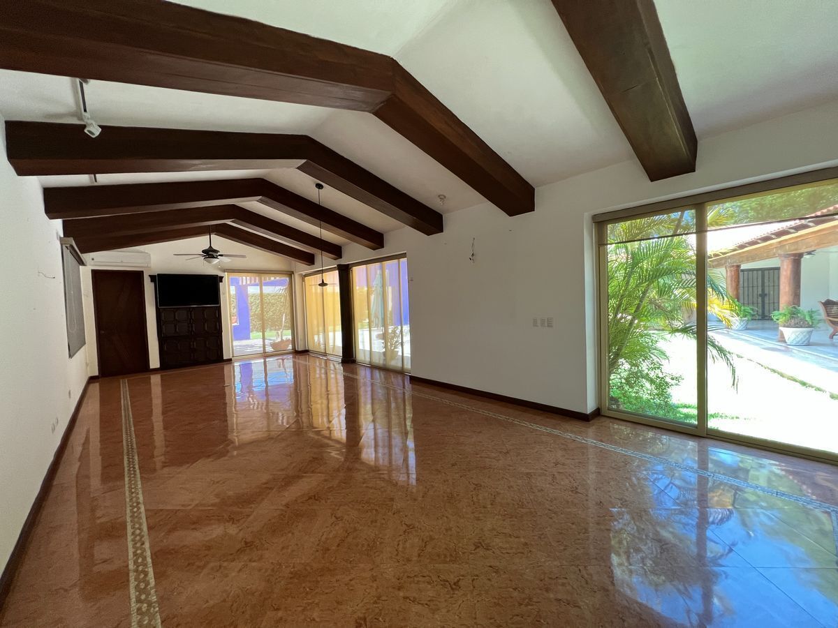 residencia-en-mrida-grandes-reas-verdes-y-alberca-en-privada10-26380