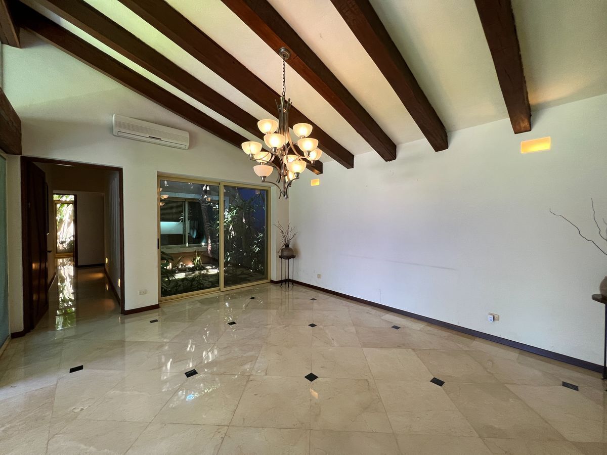 residencia-en-mrida-grandes-reas-verdes-y-alberca-en-privada17-26380