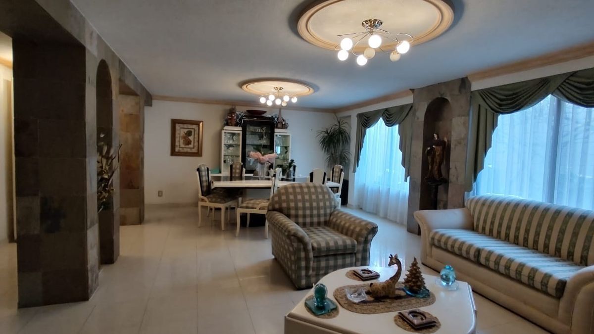 Residencia en Rancho Vista Hermosa en exclusivo fraccionamiento.