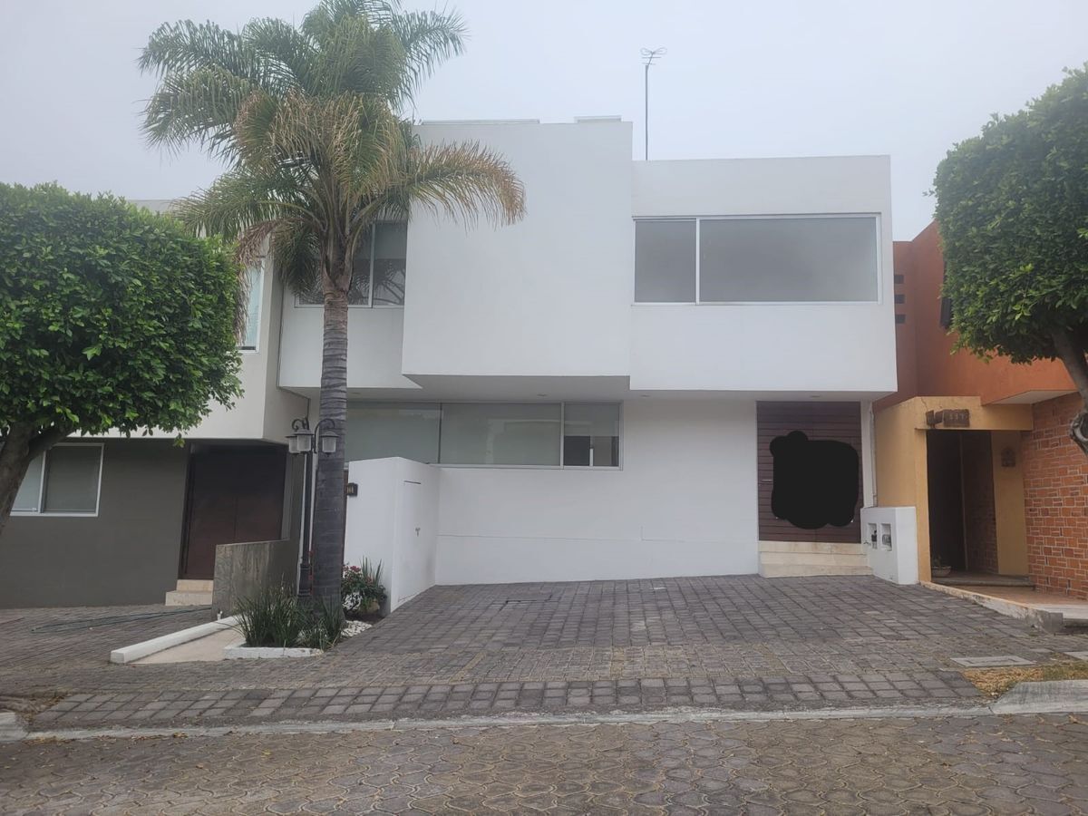 SE RENTA CASA EN CLUSTER 888 EN LOMAS DE ANGELÓPOLIS