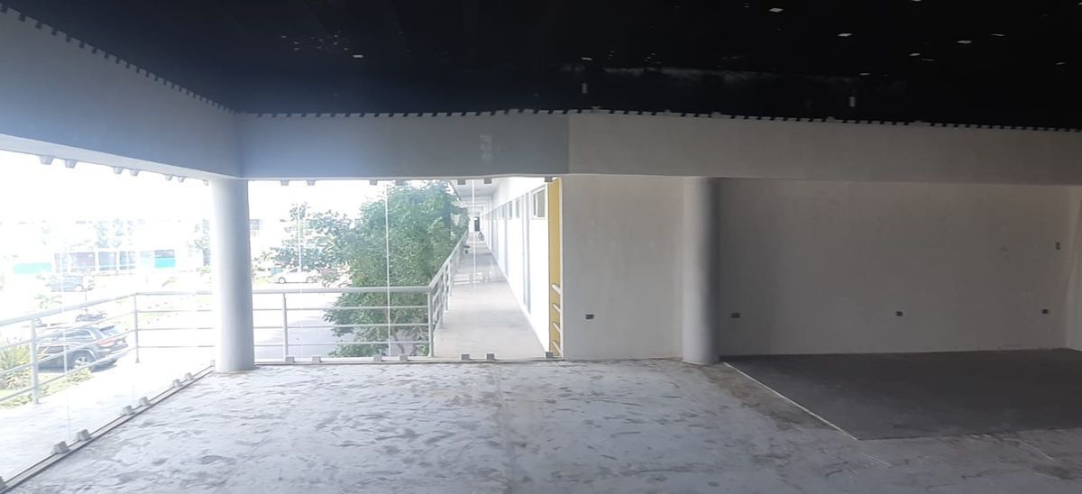 se-renta-local-comercial-de-168m2-en-plaza-exterior10-28319