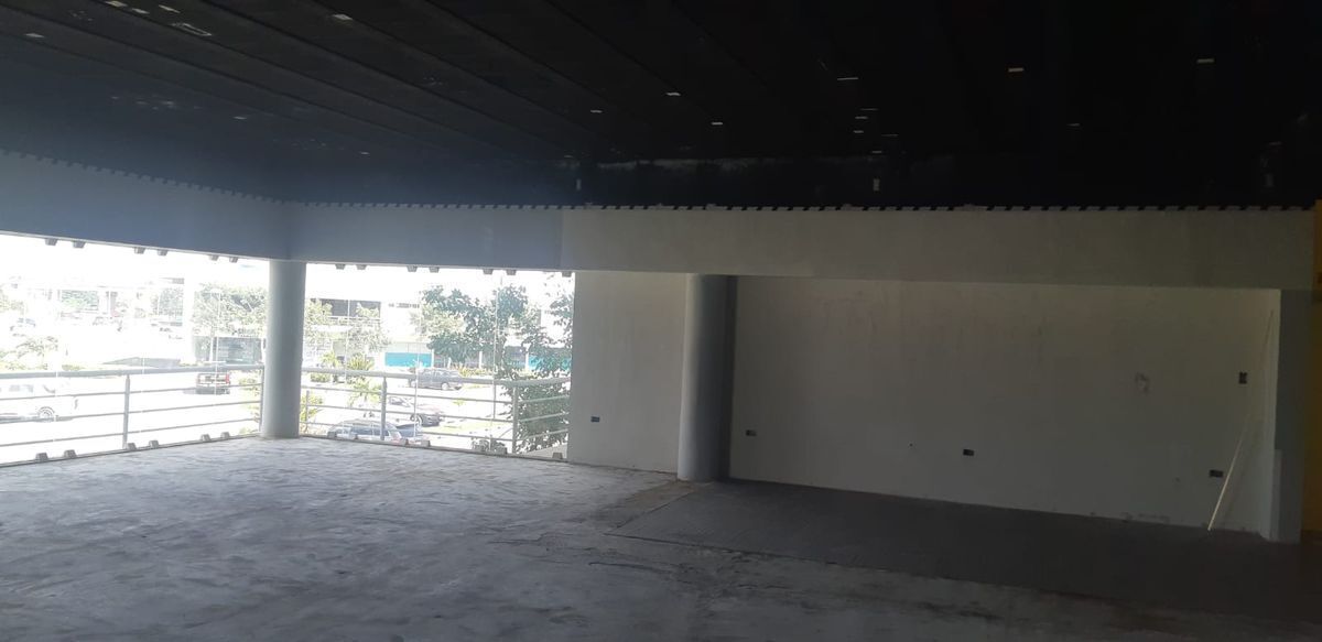 se-renta-local-comercial-de-168m2-en-plaza-exterior16-28319