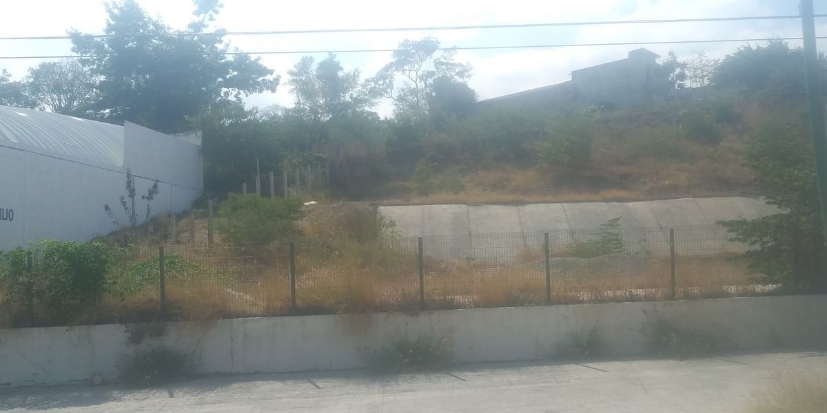 SE VENDE 1 HA DE TERRENO SOBRE EL LIBRAMIENTO SUR ORIENTE