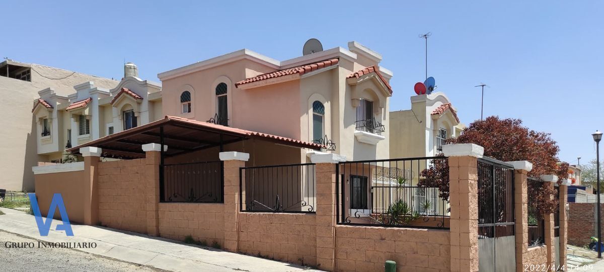 Se vende Casa en esquina Tonalá, Urbi.