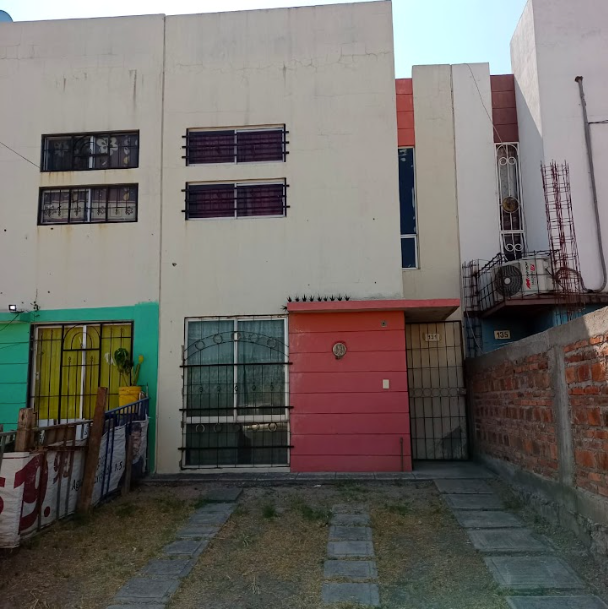 SE VENDE CASA EN LOMAS DE MIRADOR