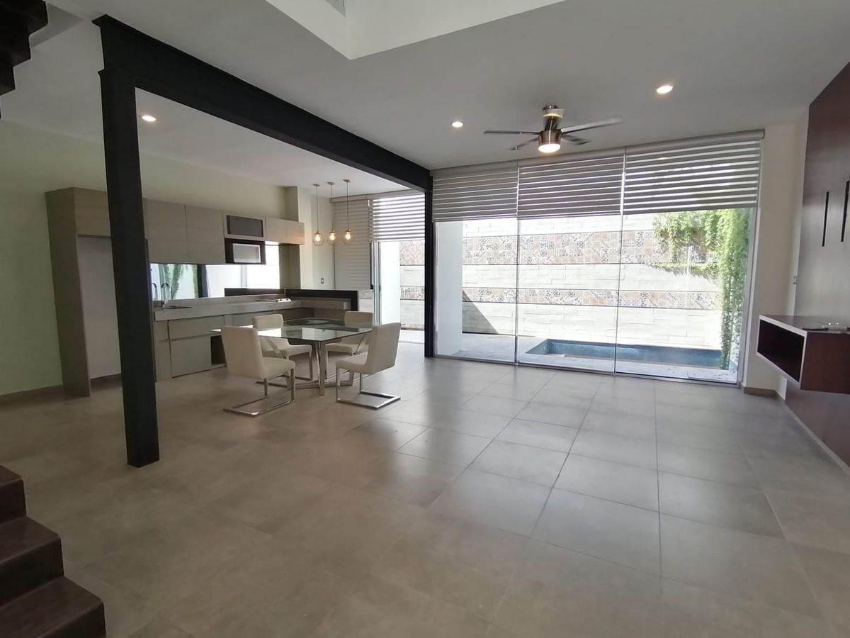 SE VENDE CASA EN MONTEBELLO